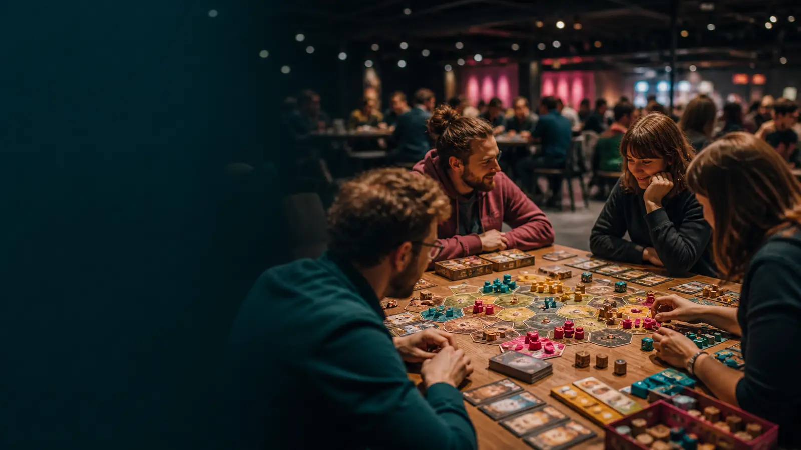 Bordspelers aan een speeltafel op een beurs